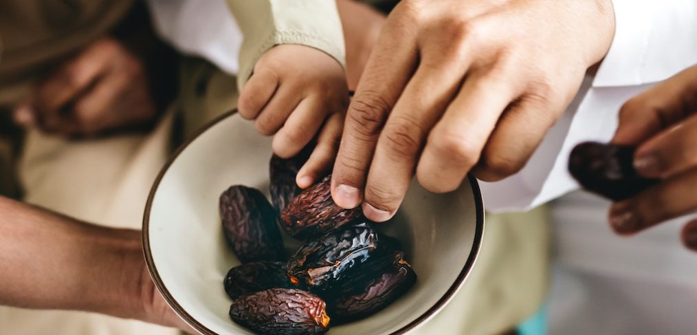 ayurvedic sattvic date-almond shake
