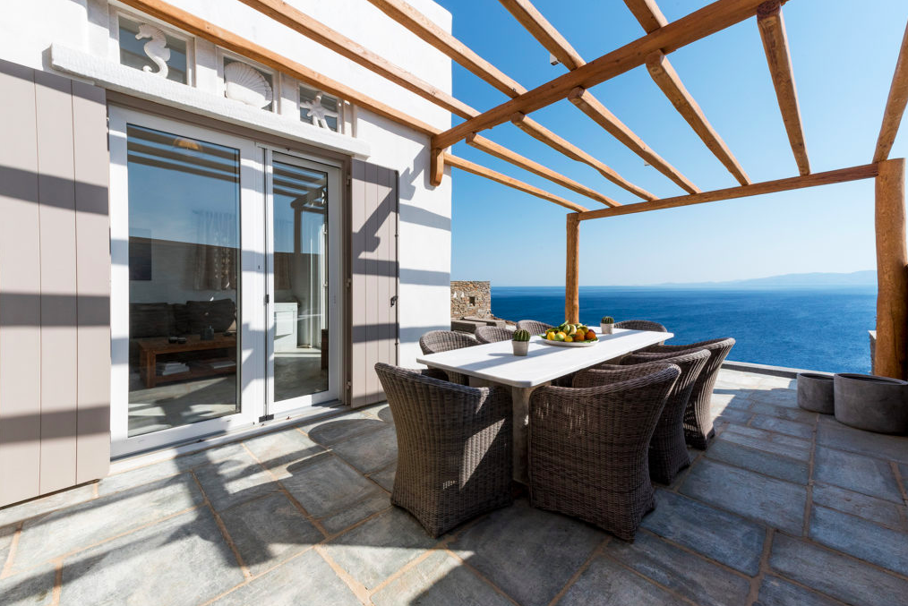 Vathi Bleu Tinos ayurveda retreat